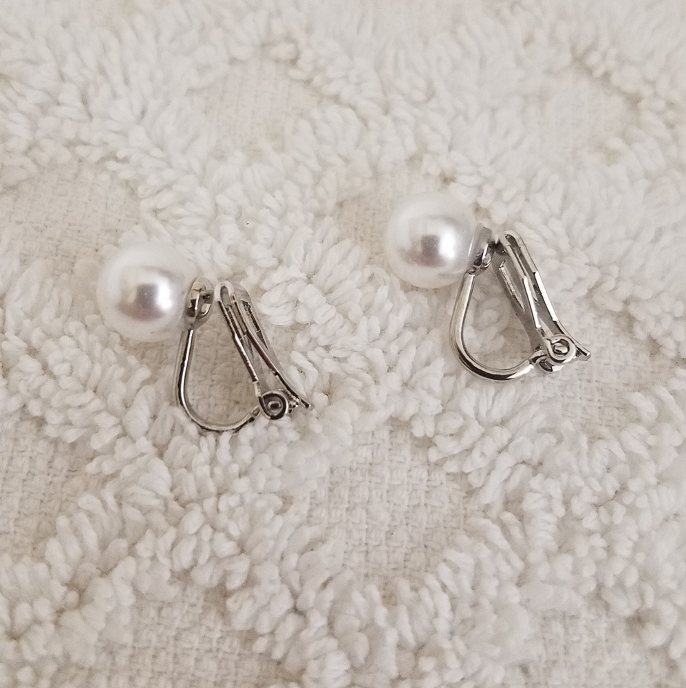 White Foux pearl 8mm U clip on non pierce earrings